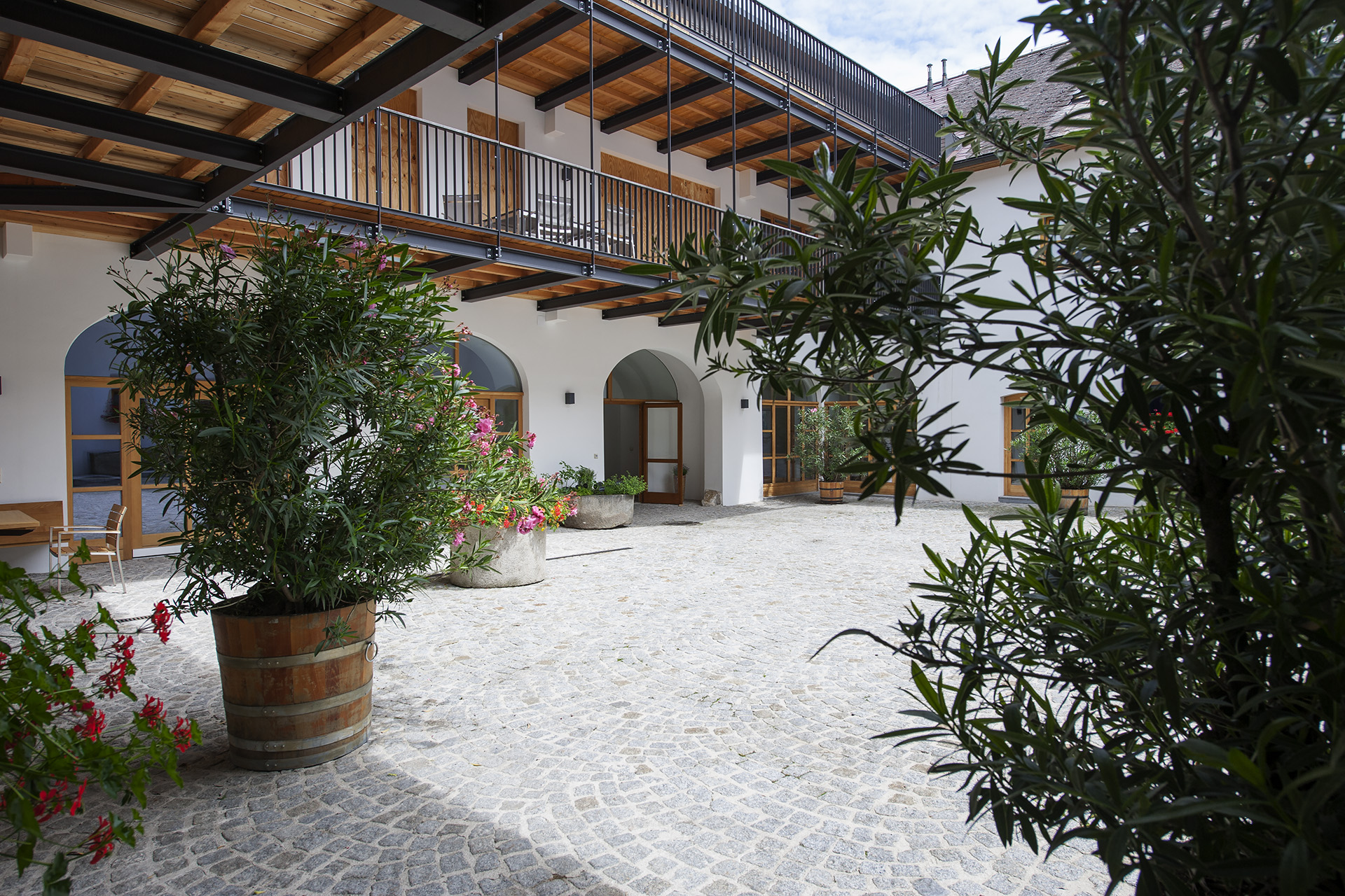 Der Innenhof im Häuplhof direkt am Attersee