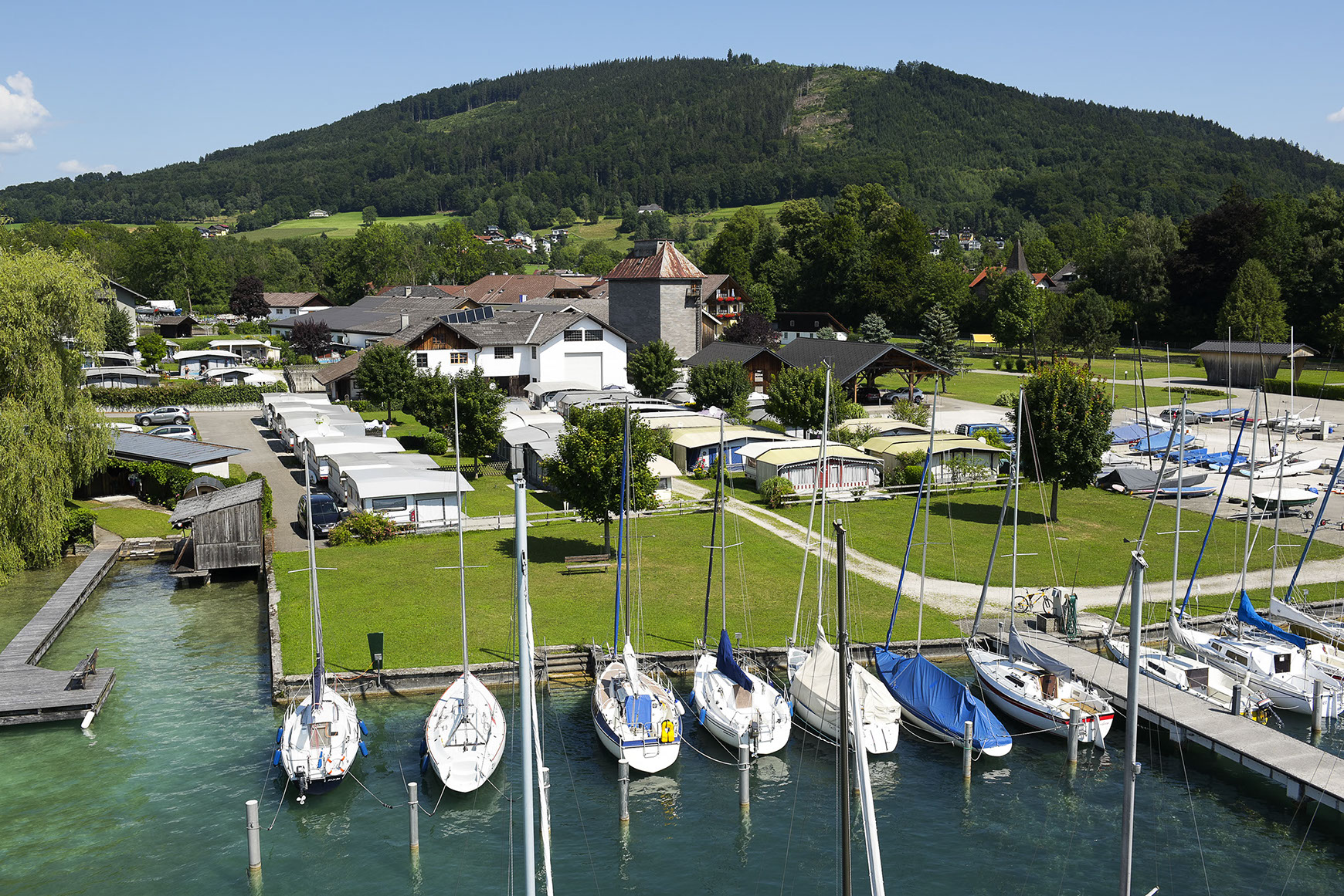 Luftbild vom Seglercamp im Häuplhof direkt am Attersee