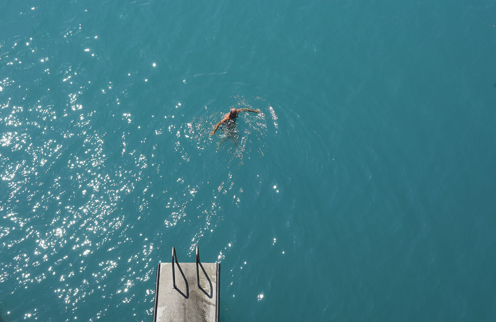 Schwimmer im glasklaren Wasser des Attersees - Häuplhof direkt am Attersee ©costadedoi