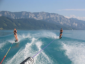 Wasserski fahren am Attersee vor dem Häuplhof